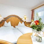 Gasthuis Fruehstueckspension Klinglhub 3*