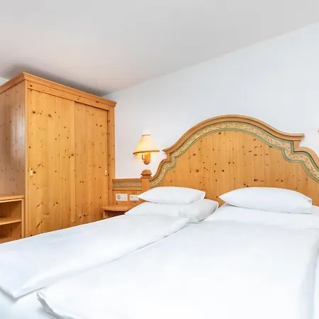 Fruehstueckspension Klinglhub Konukevi Flachau