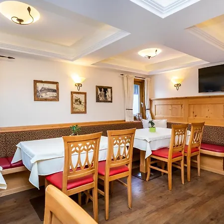 Fruehstueckspension Klinglhub Konukevi